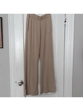 Alo Yoga Women's Tan and Cream Trousers